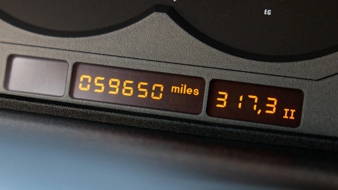 1995 BMW E31 850CSi - Image 16 of 17