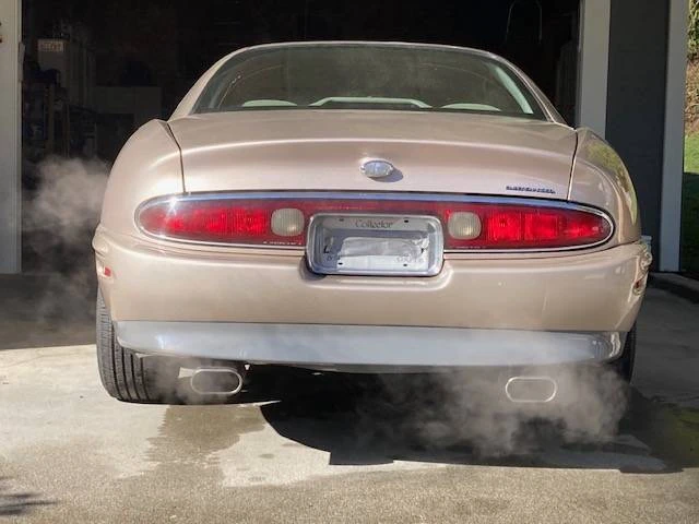 1995 Buick Riviera 8th Gen - Image 2 of 12