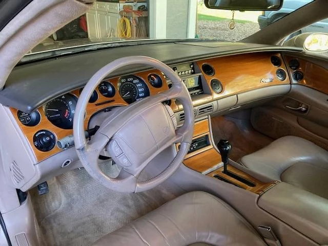 1995 Buick Riviera 8th Gen - Image 8 of 12
