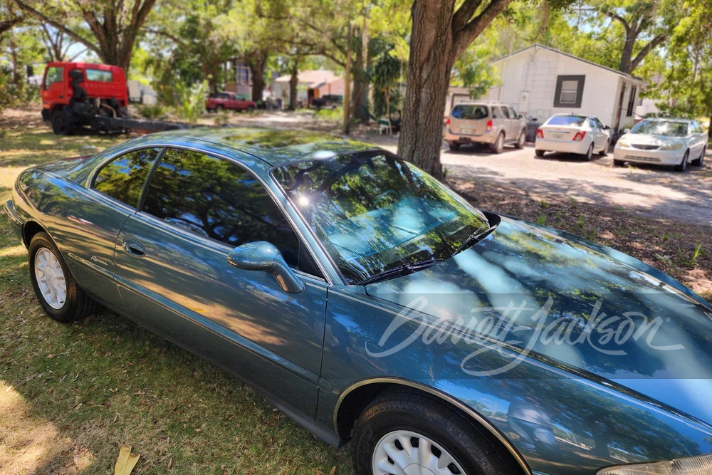 1995 Buick Riviera 8th Gen - Image 4 of 23