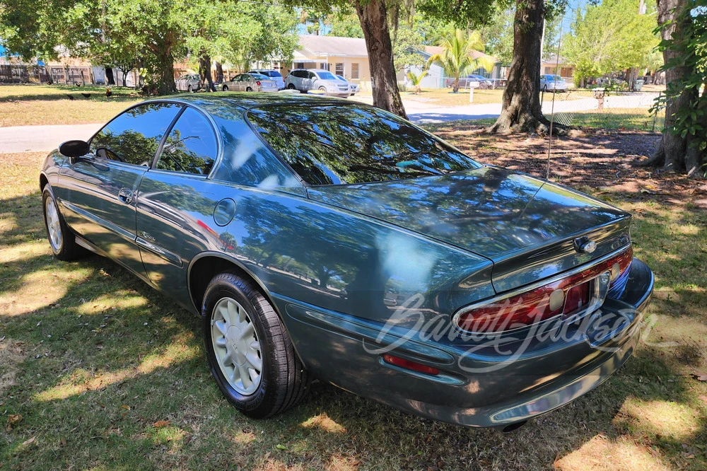 1995 Buick Riviera 8th Gen - Image 22 of 23