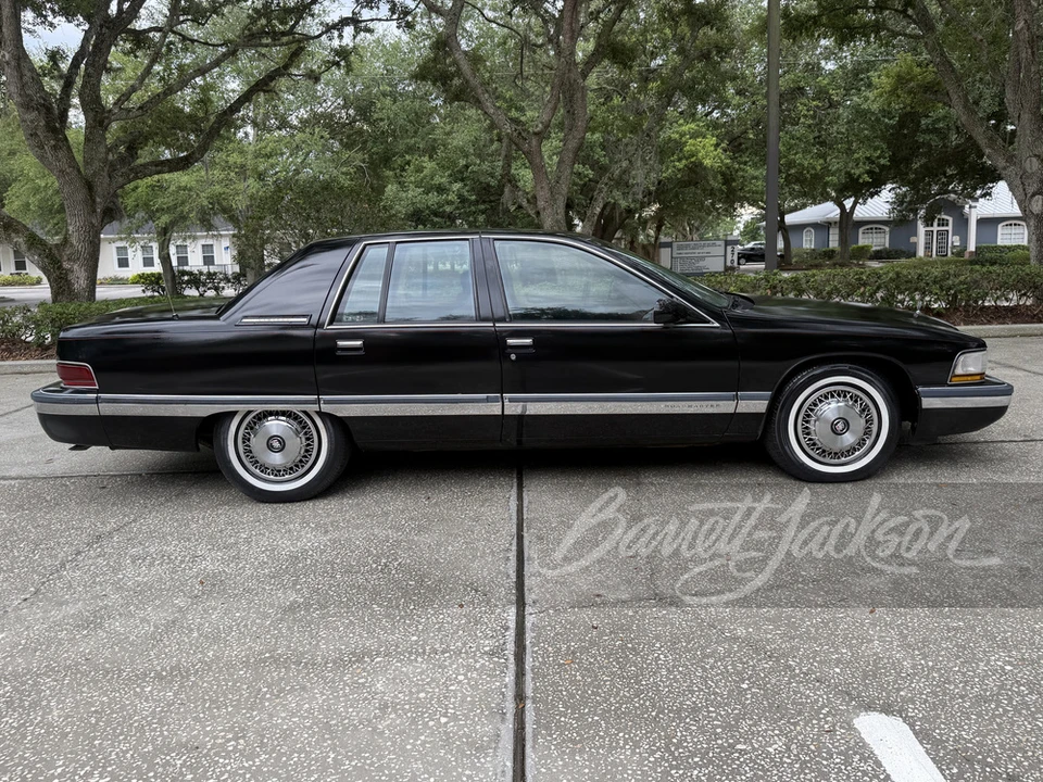1995 Buick Roadmaster - Image 2 of 20