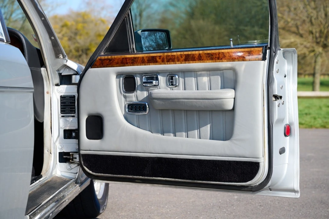 1995 Bentley Brooklands - Image 24 of 30