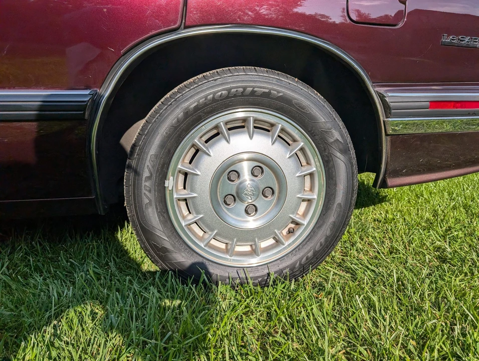 1995 Buick LeSabre - Image 23 of 31