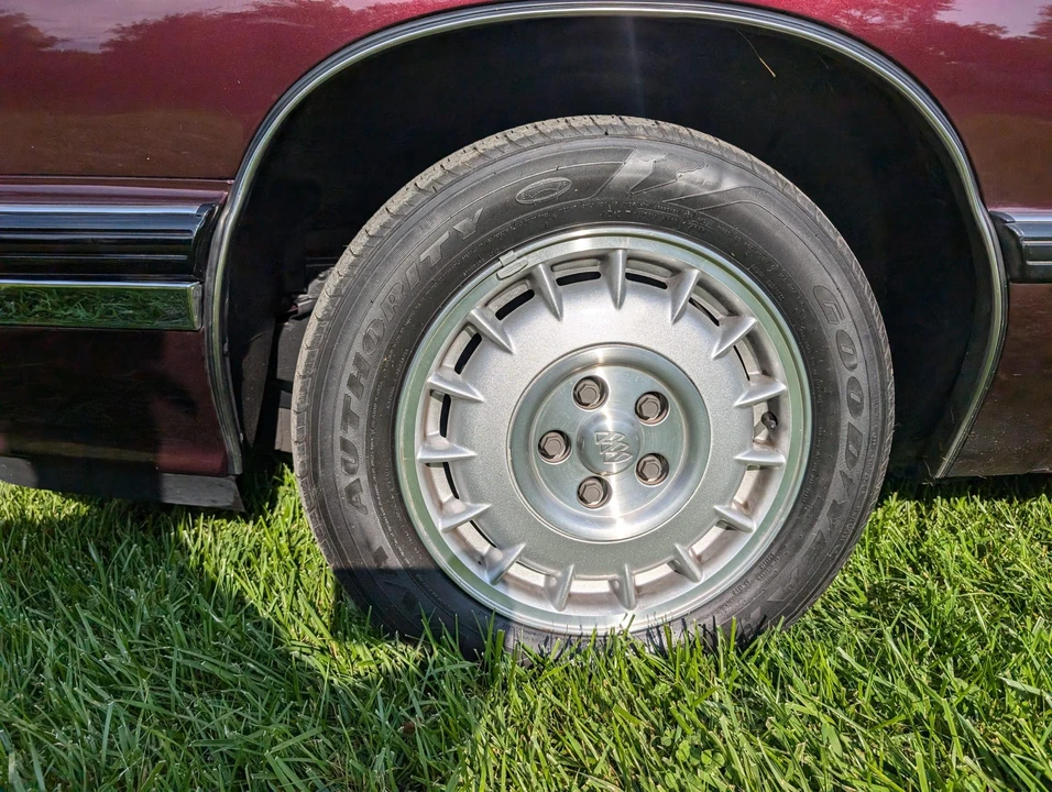 1995 Buick LeSabre - Image 22 of 31
