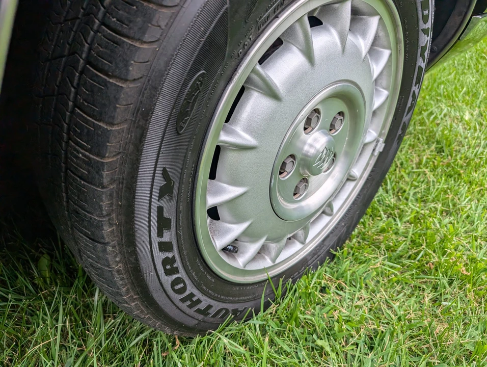 1995 Buick LeSabre - Image 25 of 31