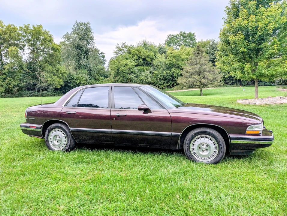 1995 Buick LeSabre - Image 2 of 31
