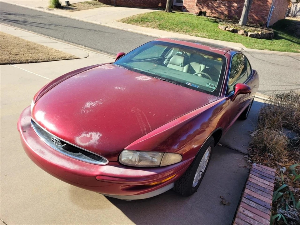 1995 Buick Riviera 8th Gen - Image 16 of 31