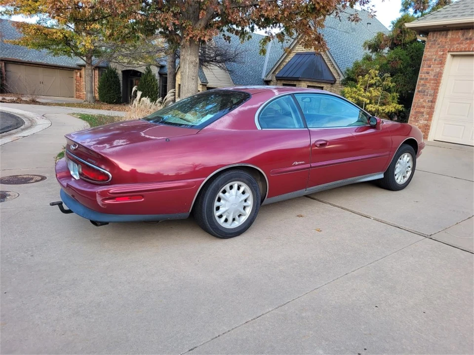 1995 Buick Riviera 8th Gen - Image 6 of 31