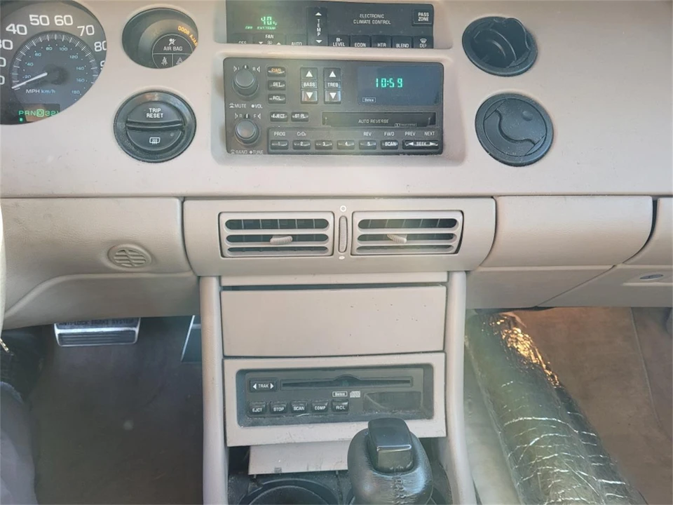 1995 Buick Riviera 8th Gen - Image 24 of 31