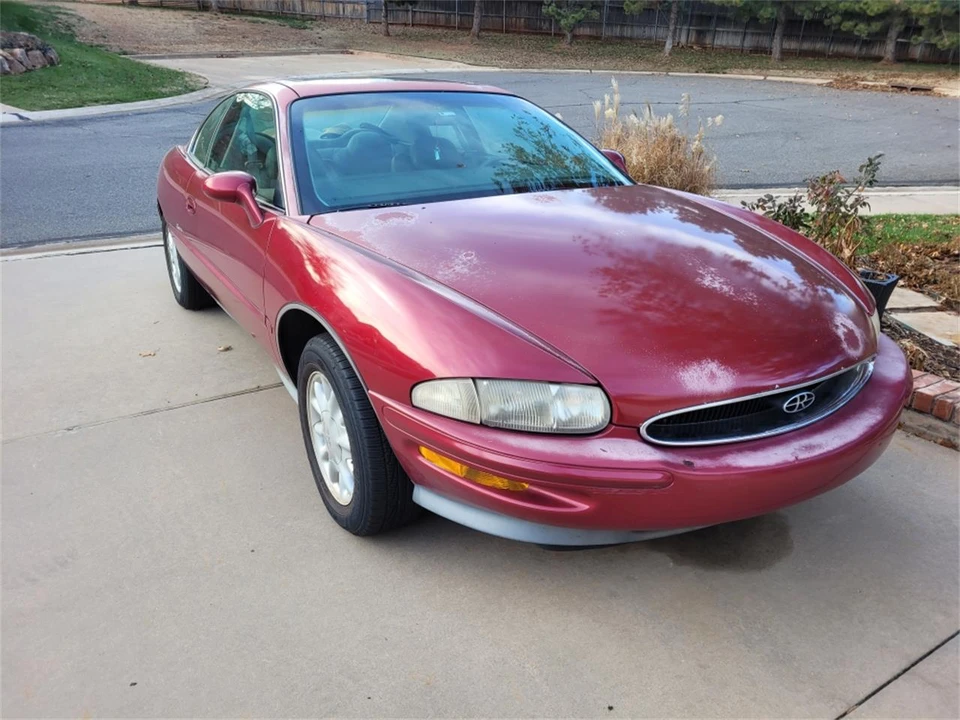 1995 Buick Riviera 8th Gen - Image 2 of 31