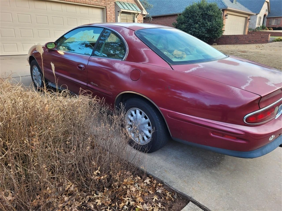 1995 Buick Riviera 8th Gen - Image 13 of 31