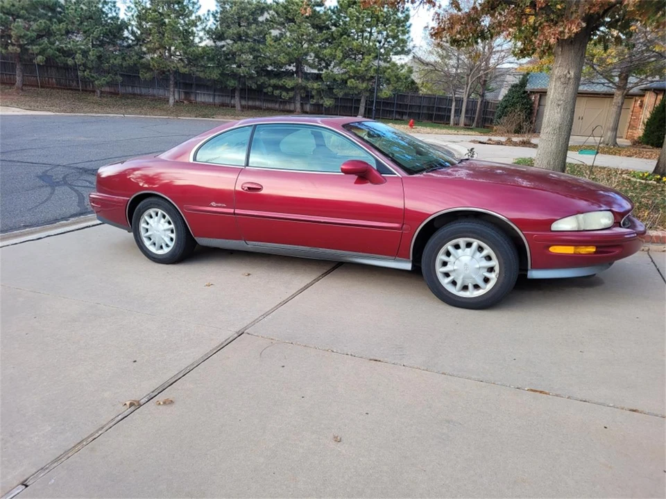 1995 Buick Riviera 8th Gen - Image 5 of 31