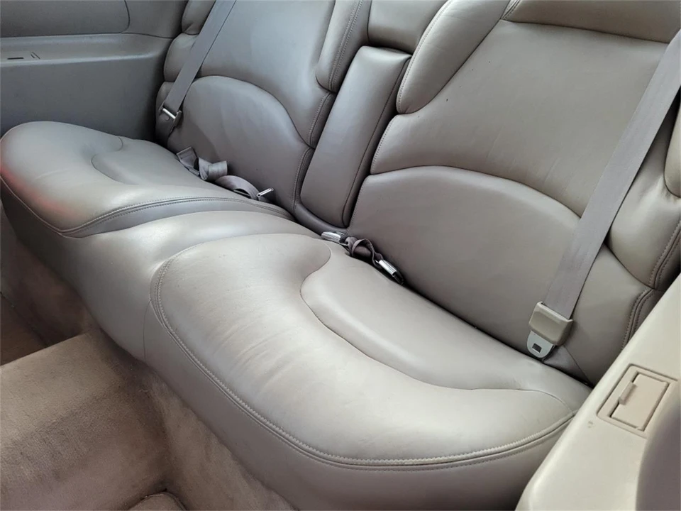 1995 Buick Riviera 8th Gen - Image 29 of 31