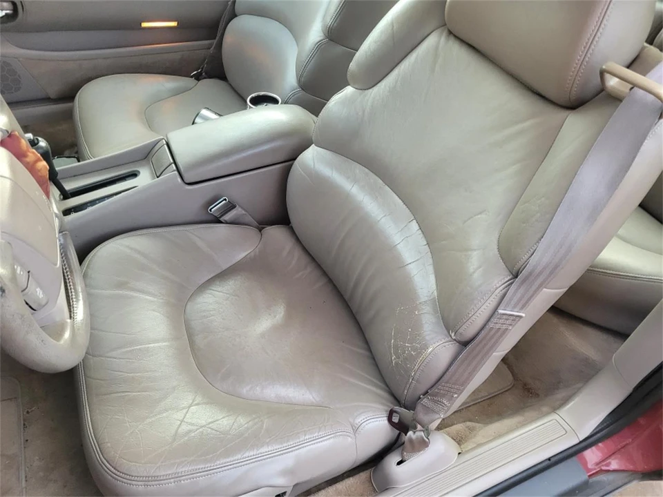 1995 Buick Riviera 8th Gen - Image 28 of 31