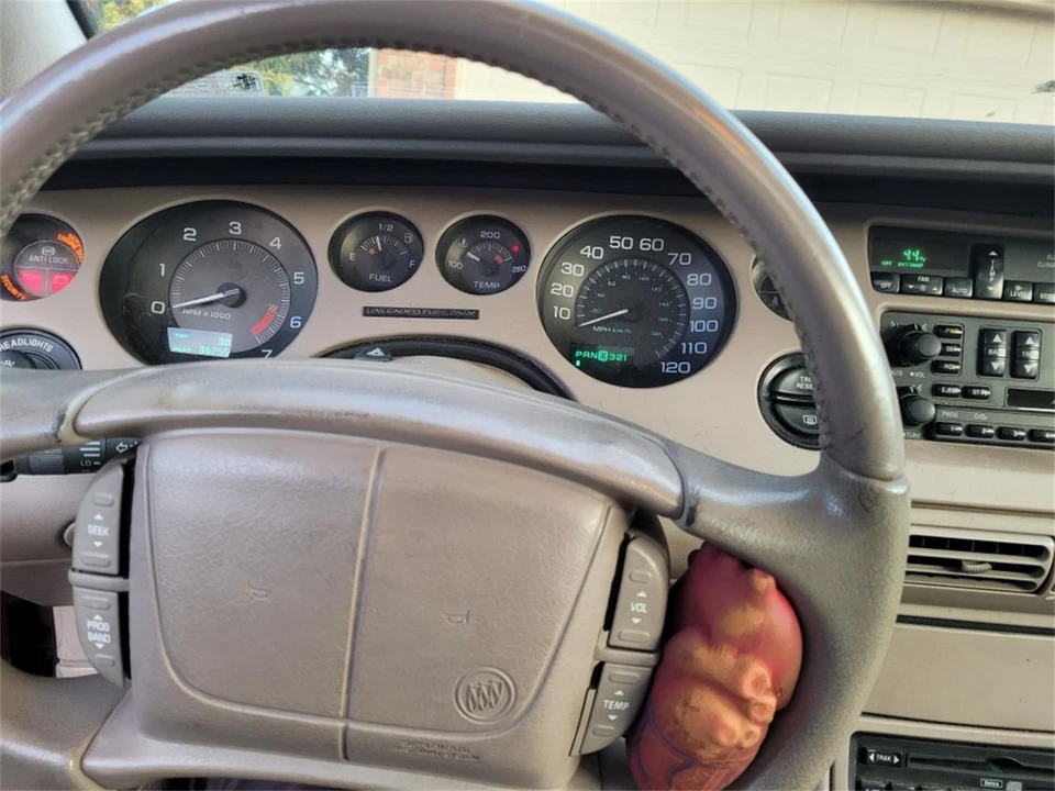 1995 Buick Riviera 8th Gen - Image 22 of 31