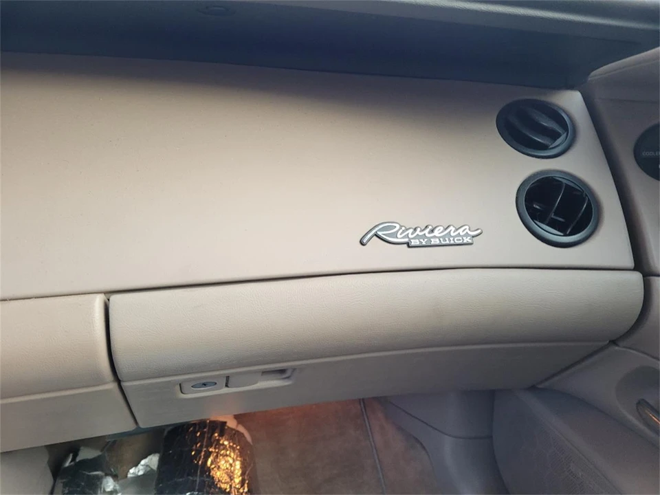 1995 Buick Riviera 8th Gen - Image 26 of 31