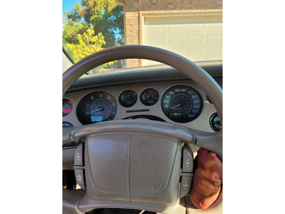 1995 Buick Riviera 8th Gen - Image 20 of 31