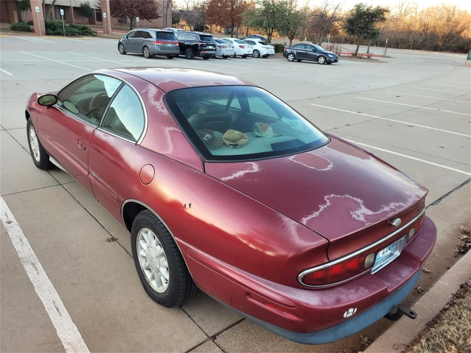 1995 Buick Riviera 8th Gen - Image 11 of 31