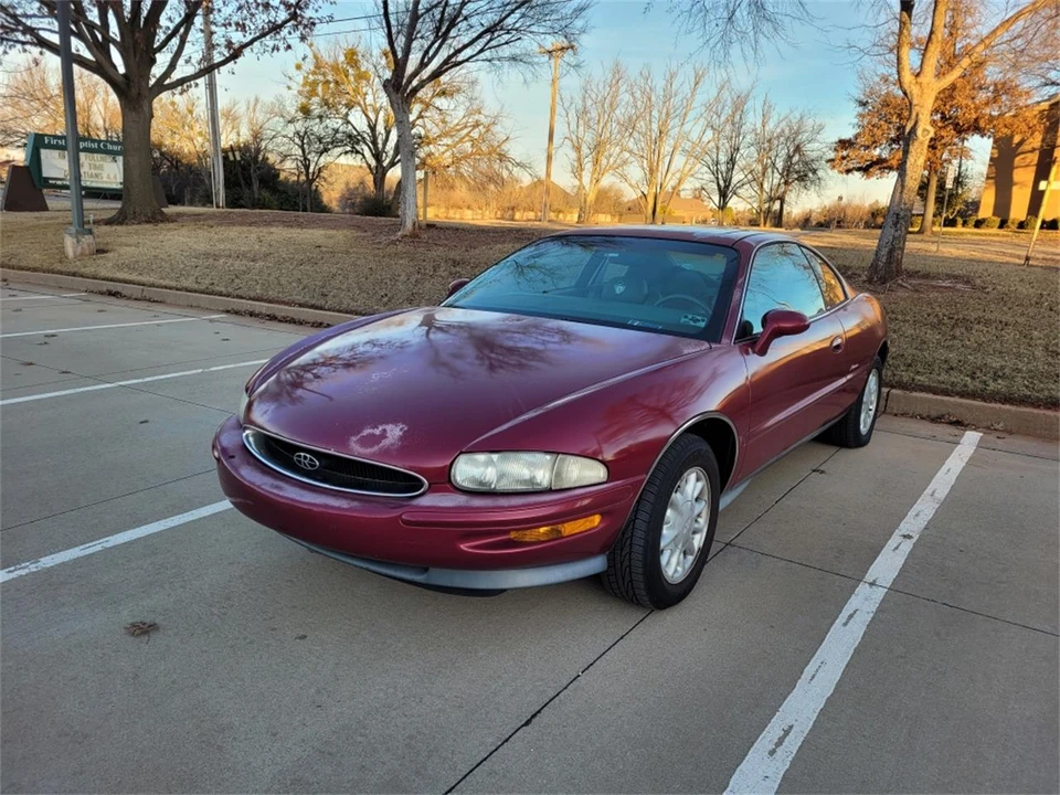 1995 Buick Riviera 8th Gen - Image 15 of 31