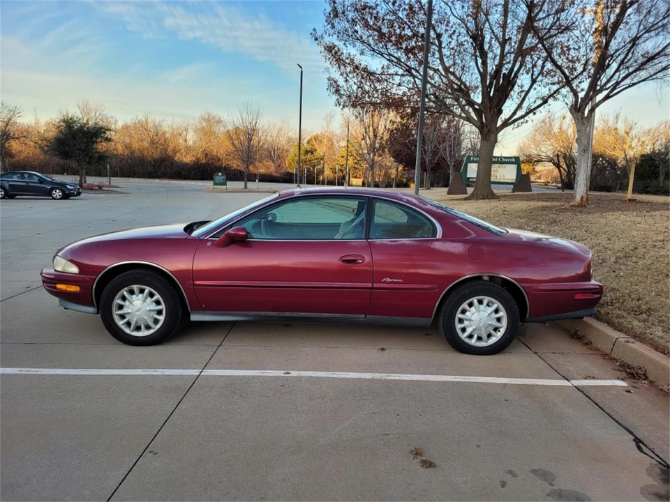 1995 Buick Riviera 8th Gen - Image 14 of 31