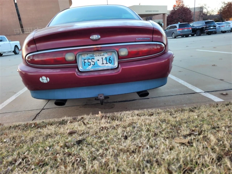 1995 Buick Riviera 8th Gen - Image 9 of 31