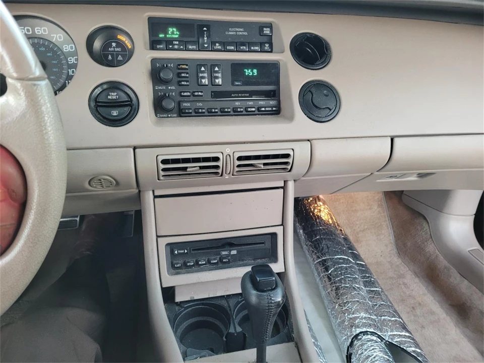 1995 Buick Riviera 8th Gen - Image 25 of 31