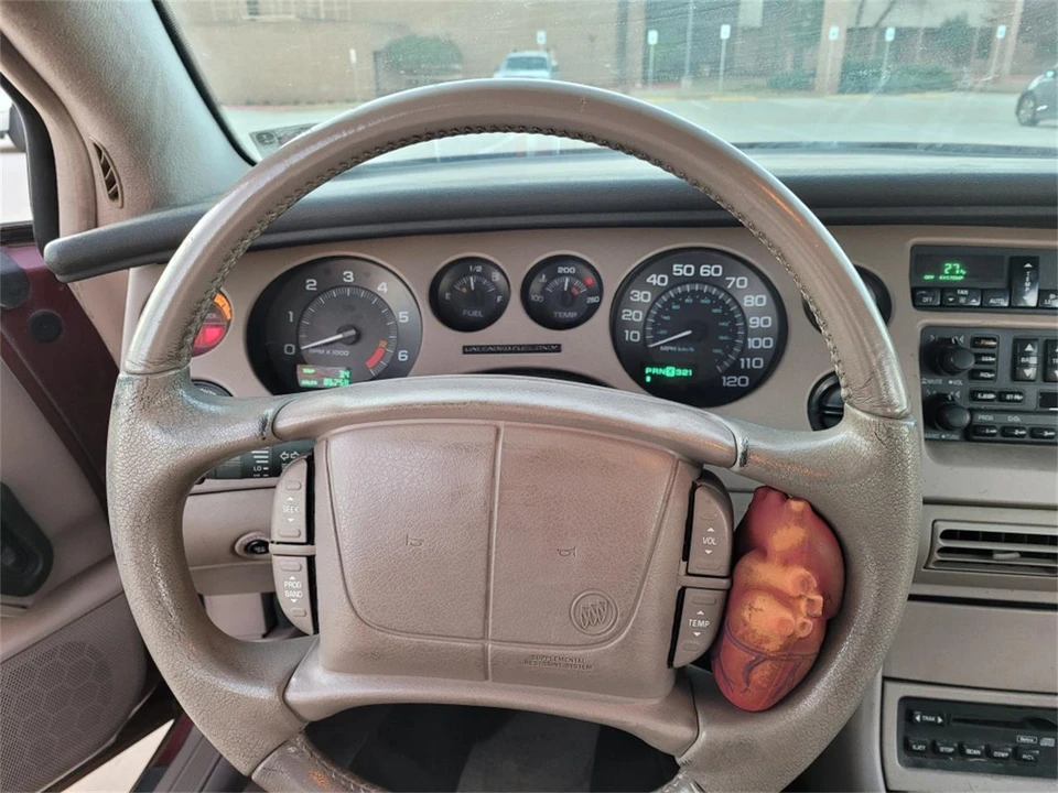 1995 Buick Riviera 8th Gen - Image 21 of 31