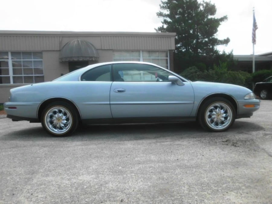 1995 Buick Riviera 8th Gen - Image 2 of 8