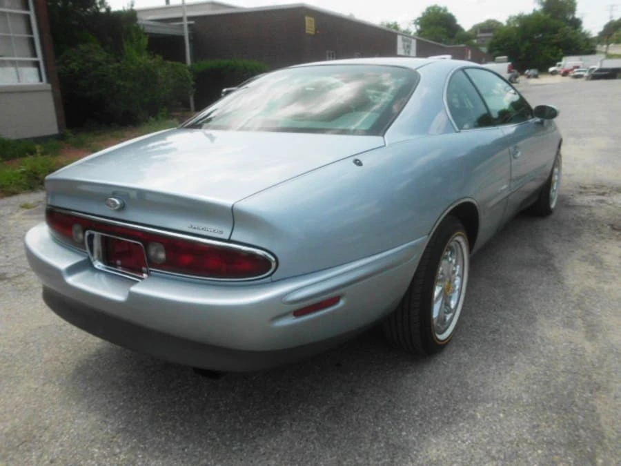 1995 Buick Riviera 8th Gen - Image 3 of 8