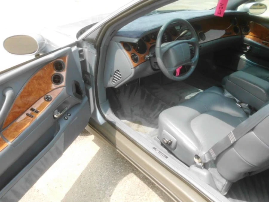 1995 Buick Riviera 8th Gen - Image 4 of 8