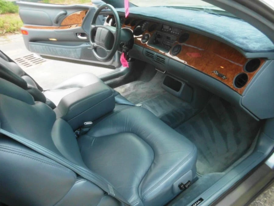 1995 Buick Riviera 8th Gen - Image 5 of 8