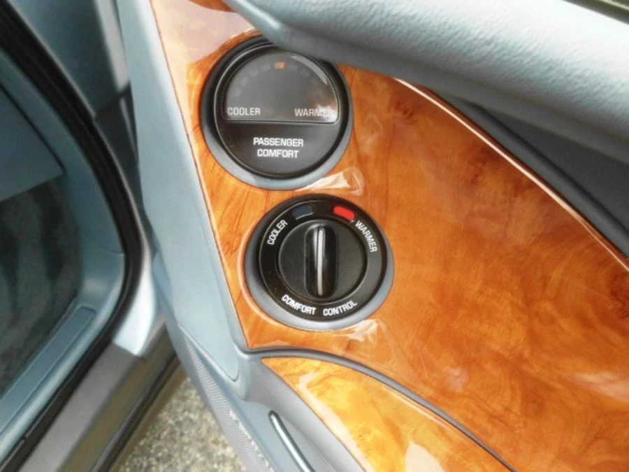 1995 Buick Riviera 8th Gen - Image 6 of 8