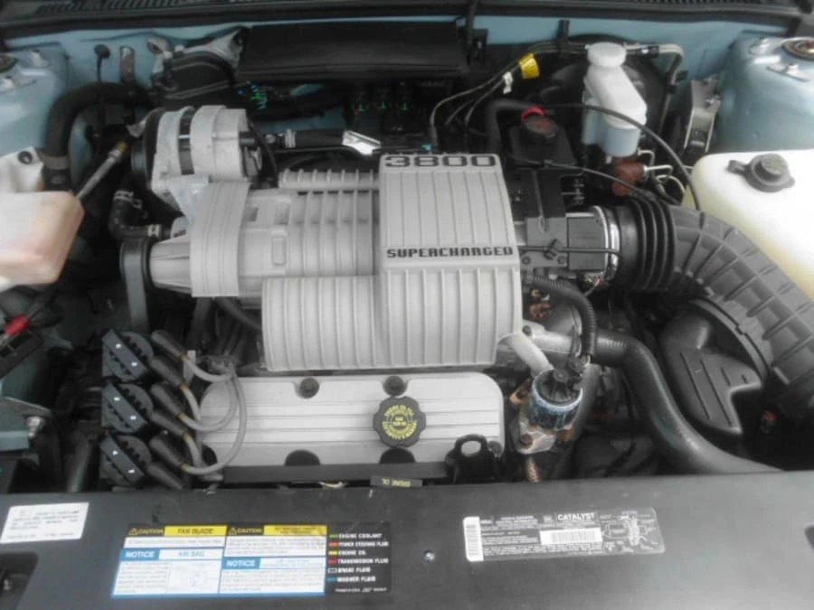 1995 Buick Riviera 8th Gen - Image 7 of 8