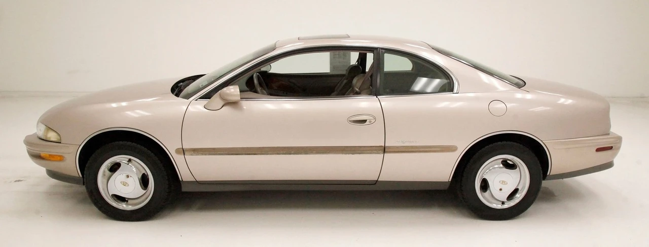 1995 Buick Riviera 8th Gen - Image 2 of 12