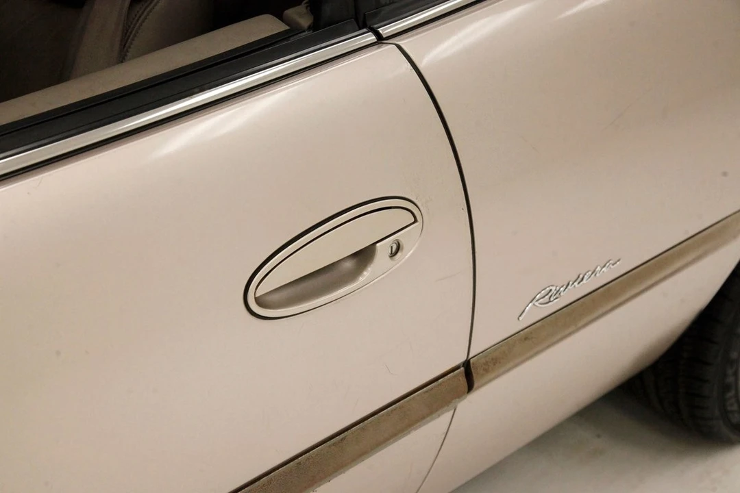 1995 Buick Riviera 8th Gen - Image 14 of 21