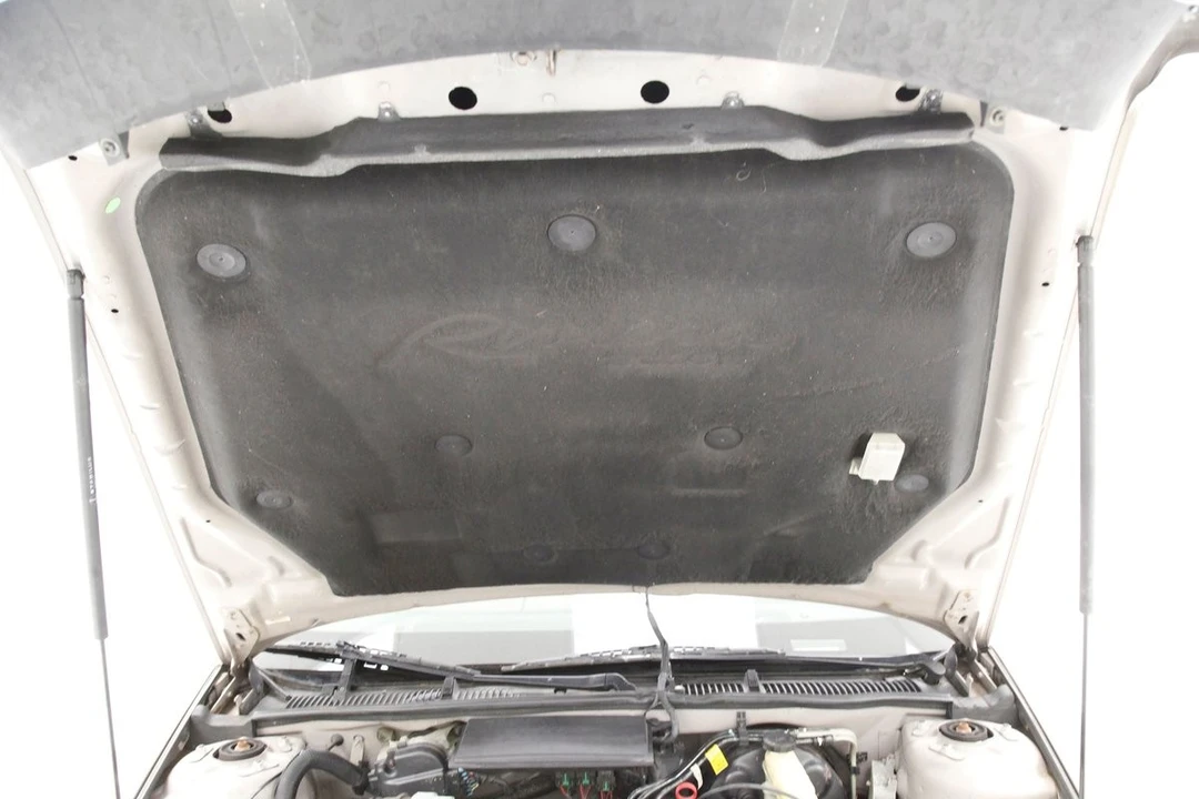 1995 Buick Riviera 8th Gen - Image 8 of 12