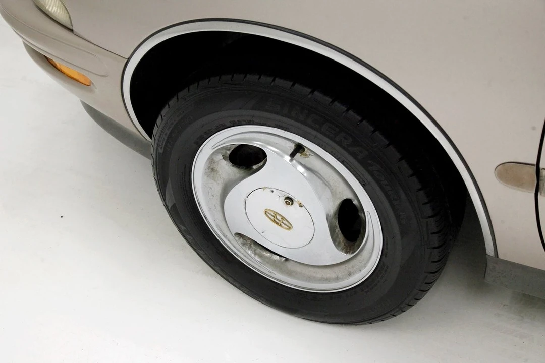 1995 Buick Riviera 8th Gen - Image 15 of 21