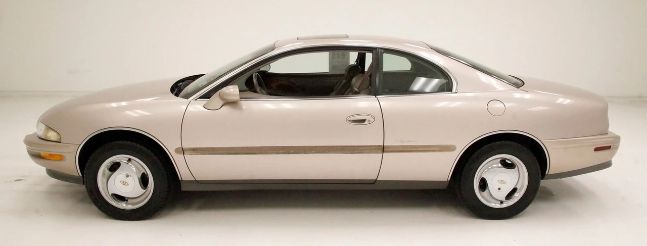 1995 Buick Riviera 8th Gen - Image 2 of 12
