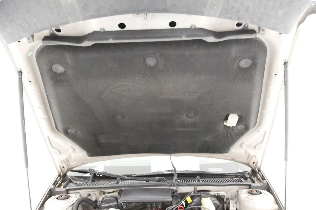 1995 Buick Riviera 8th Gen - Image 8 of 12