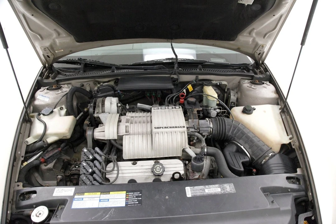 1995 Buick Riviera 8th Gen - Image 9 of 21