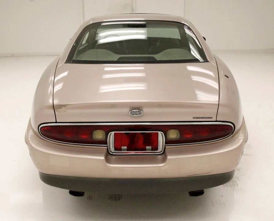 1995 Buick Riviera 8th Gen - Image 4 of 12