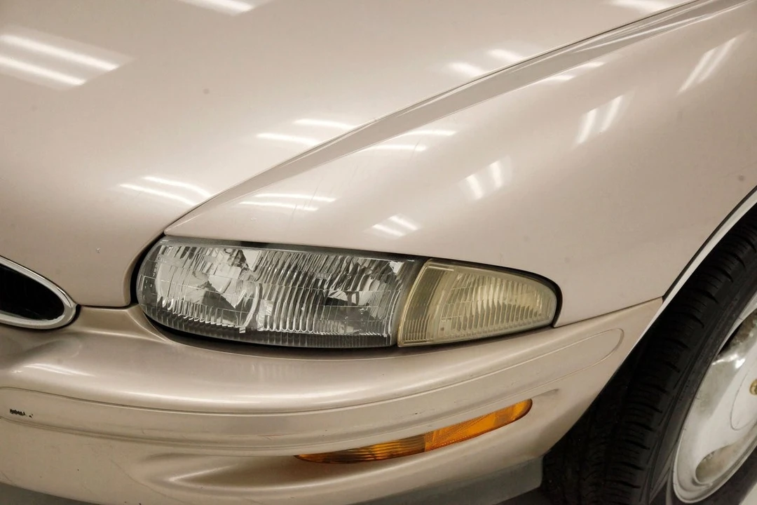 1995 Buick Riviera 8th Gen - Image 13 of 21