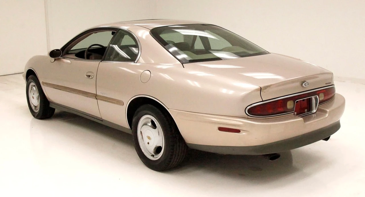 1995 Buick Riviera 8th Gen - Image 3 of 12