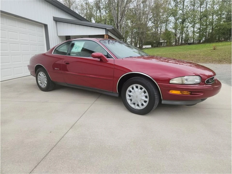 1995 Buick Riviera 8th Gen - Image 5 of 22