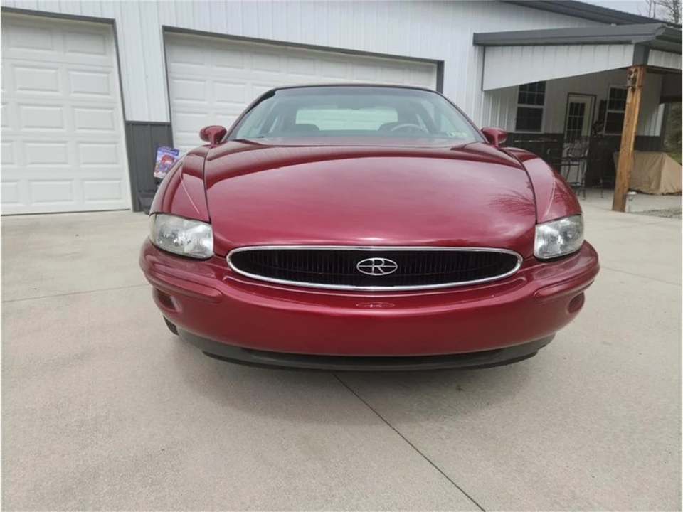 1995 Buick Riviera 8th Gen - Image 4 of 22