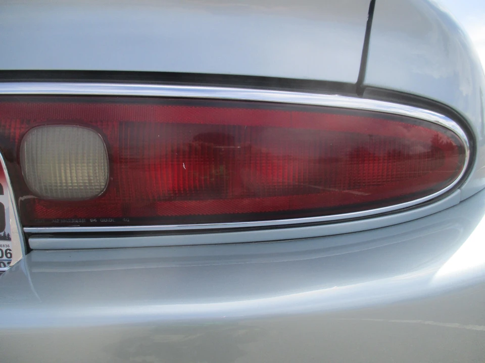 1995 Buick Riviera 8th Gen - Image 24 of 31
