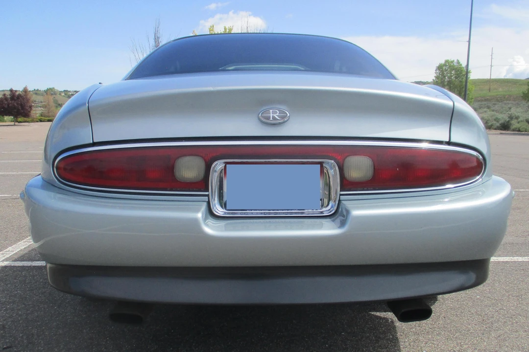 1995 Buick Riviera 8th Gen - Image 5 of 31