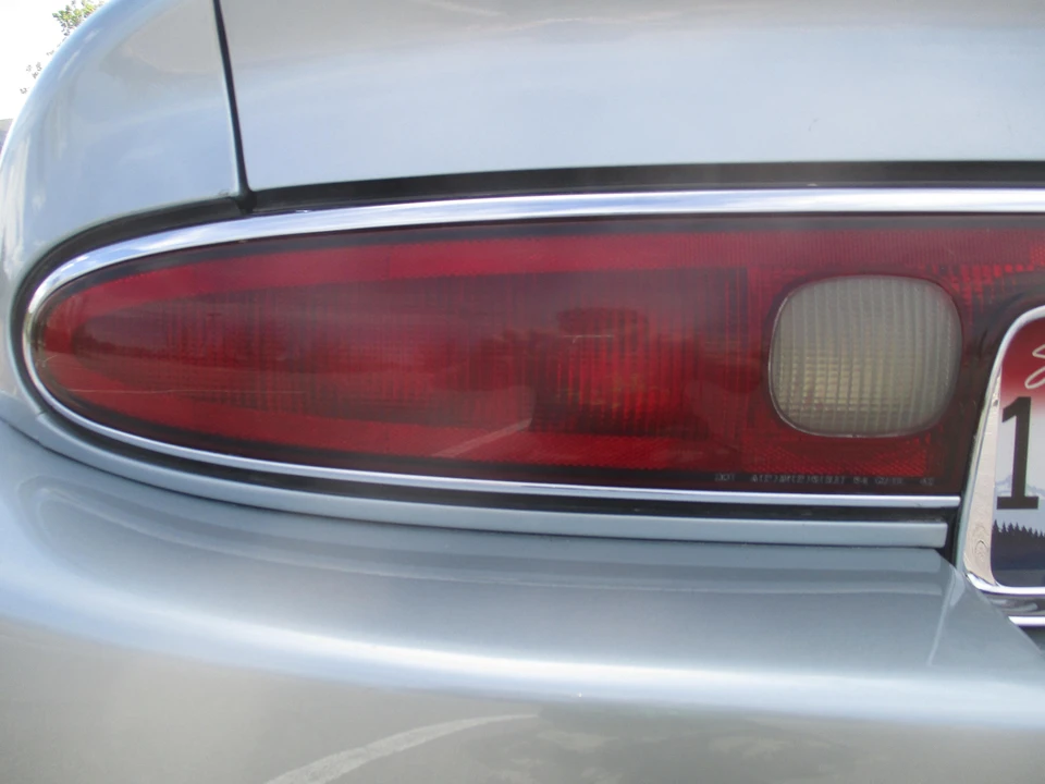 1995 Buick Riviera 8th Gen - Image 21 of 31