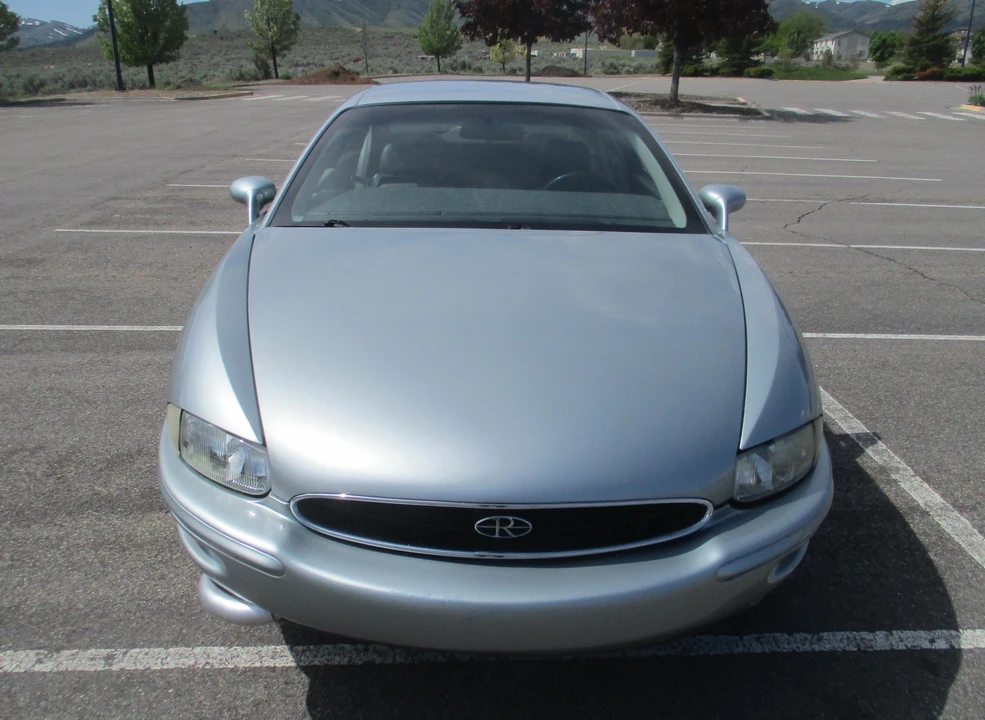 1995 Buick Riviera 8th Gen - Image 6 of 31